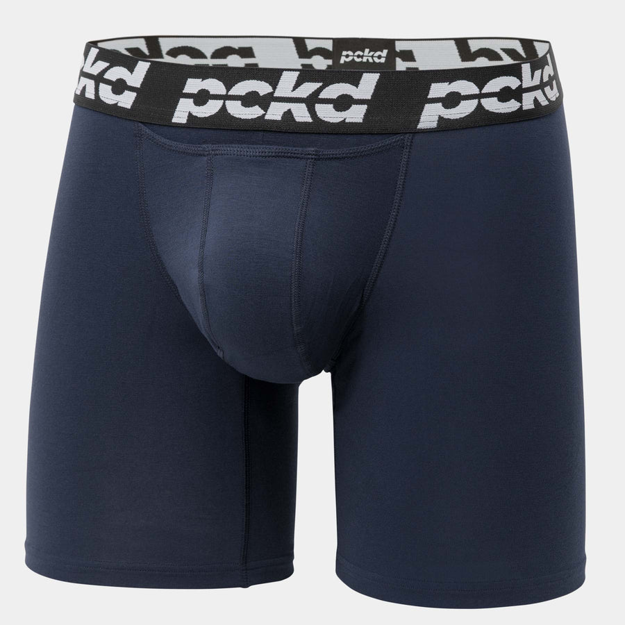 PCKD Midway Briefs / Boxershorts im Sporti-Stil aus Bambus. In der Farbe Midnight Blue. In Größen S - XXL. Online kaufen auf pckd.de!